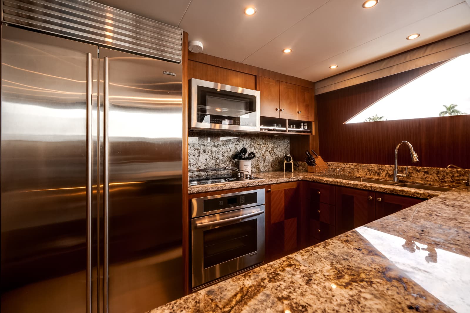 2016 Ocean Alexander 90 SKY LOUNGE - Photo 24