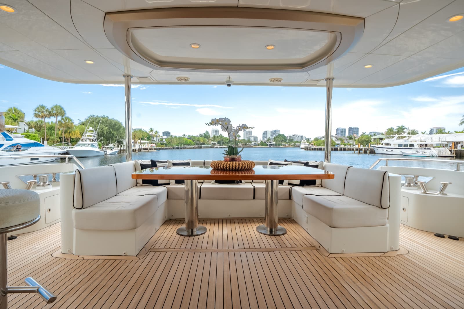 2016 Ocean Alexander 90 SKY LOUNGE - Photo 12