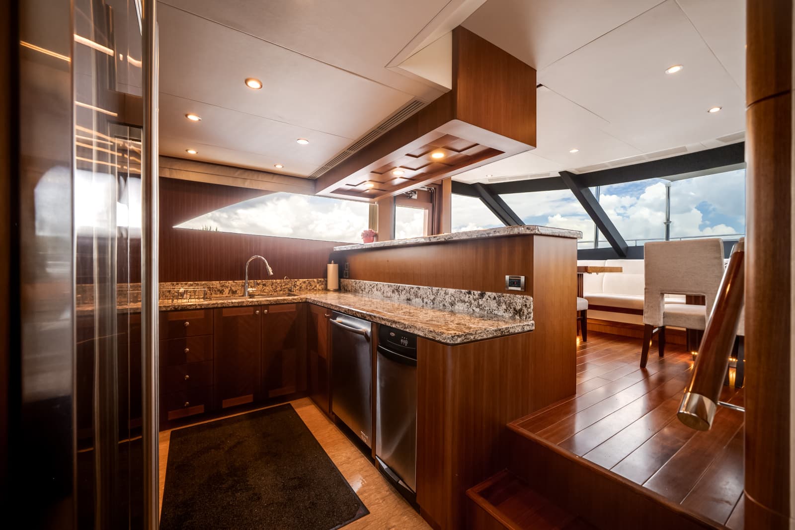 2016 Ocean Alexander 90 SKY LOUNGE - Photo 22