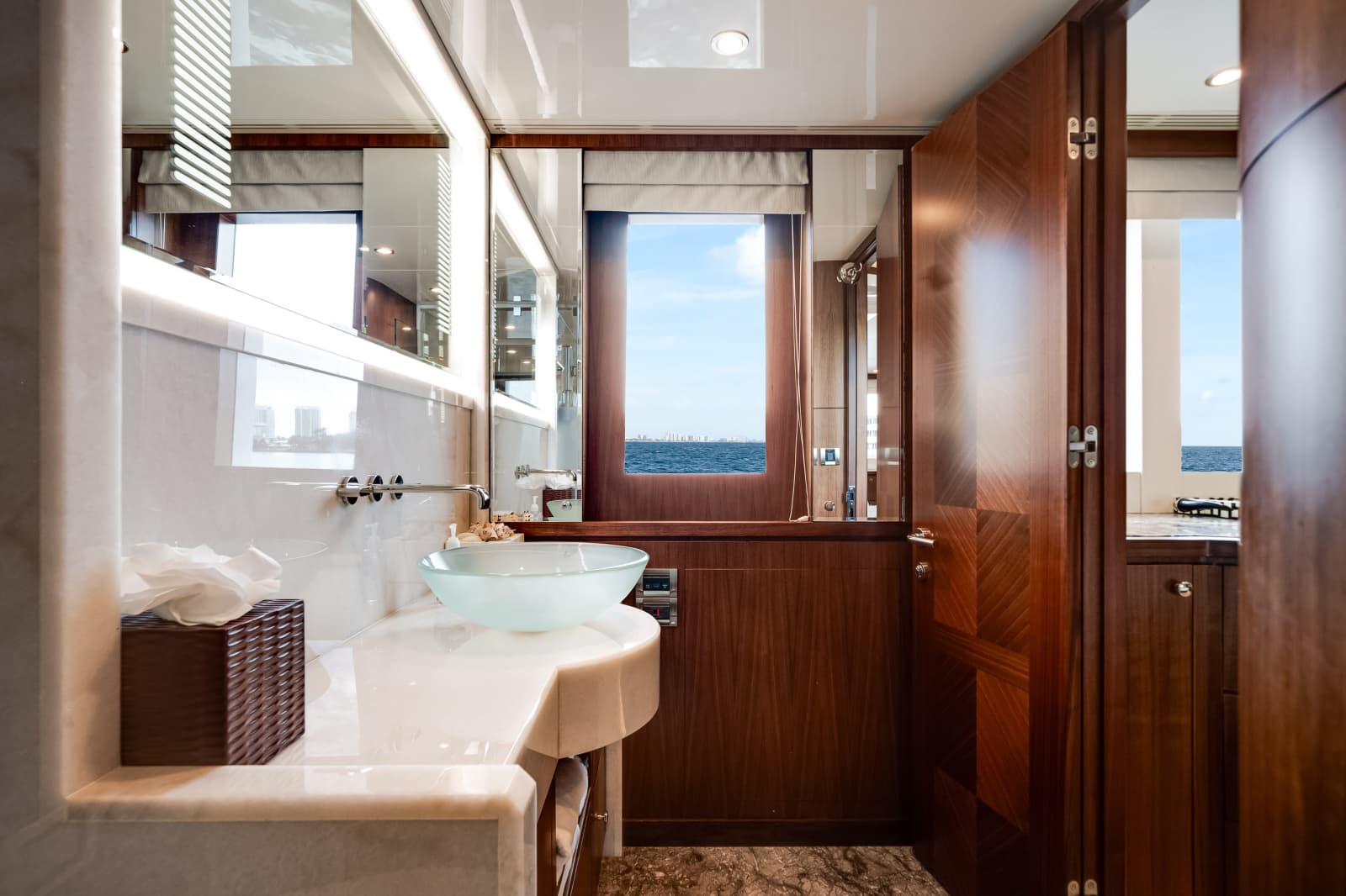 2016 Ocean Alexander 90 SKY LOUNGE - Photo 35
