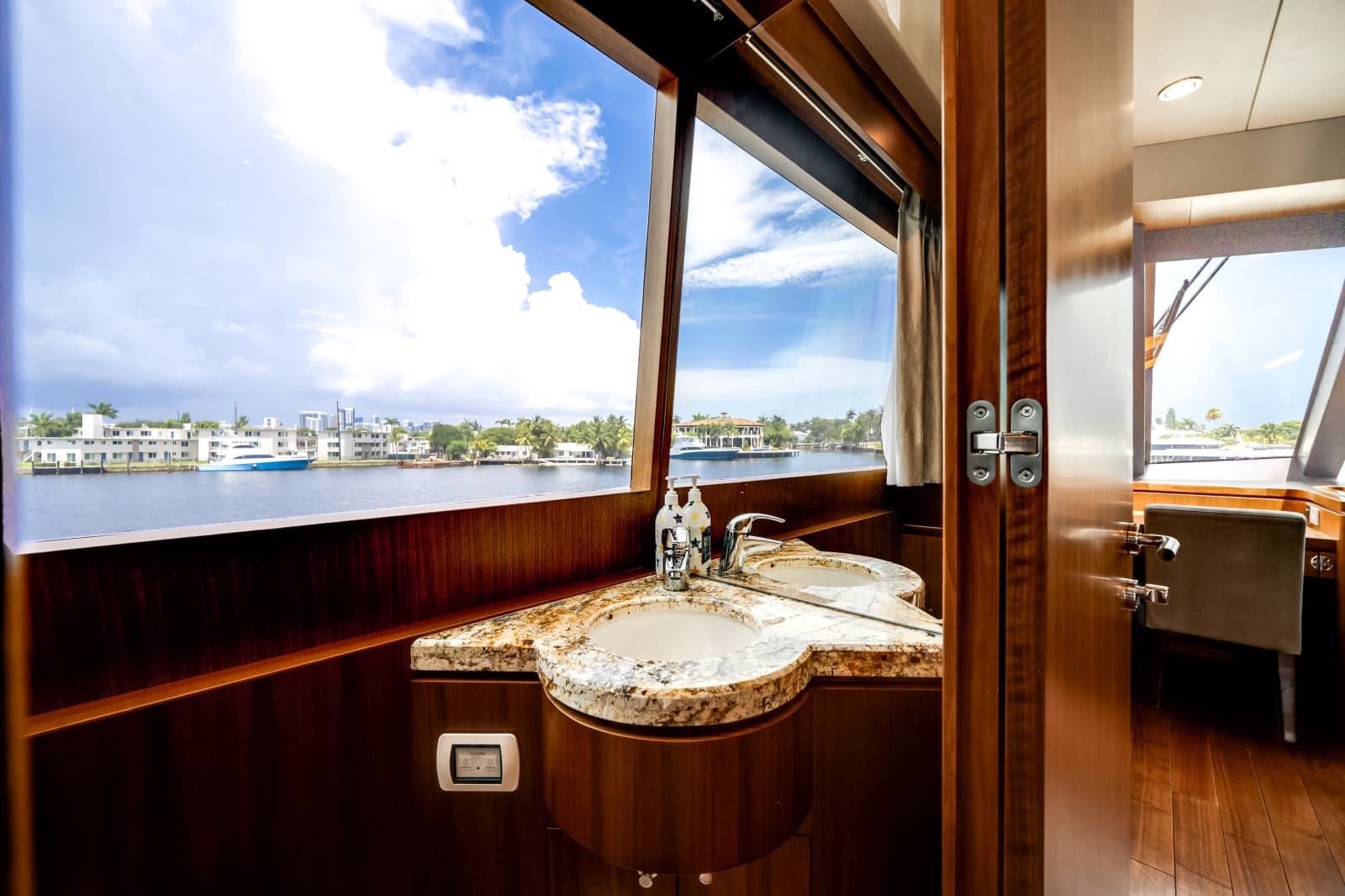2016 Ocean Alexander 90 SKY LOUNGE - Photo 48