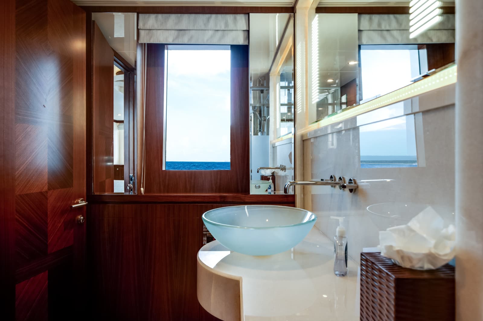 2016 Ocean Alexander 90 SKY LOUNGE - Photo 26