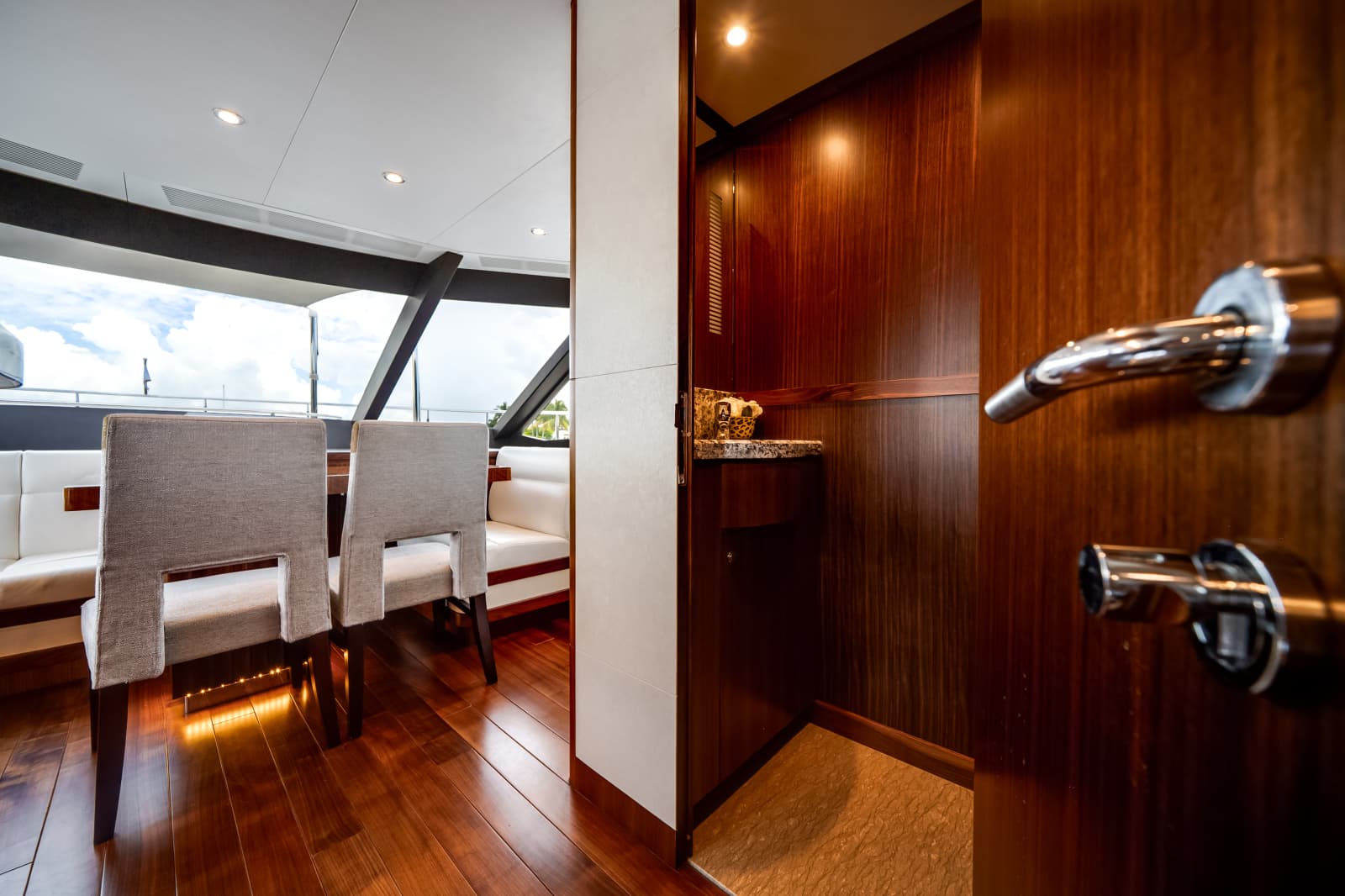 2016 Ocean Alexander 90 SKY LOUNGE - Photo 25