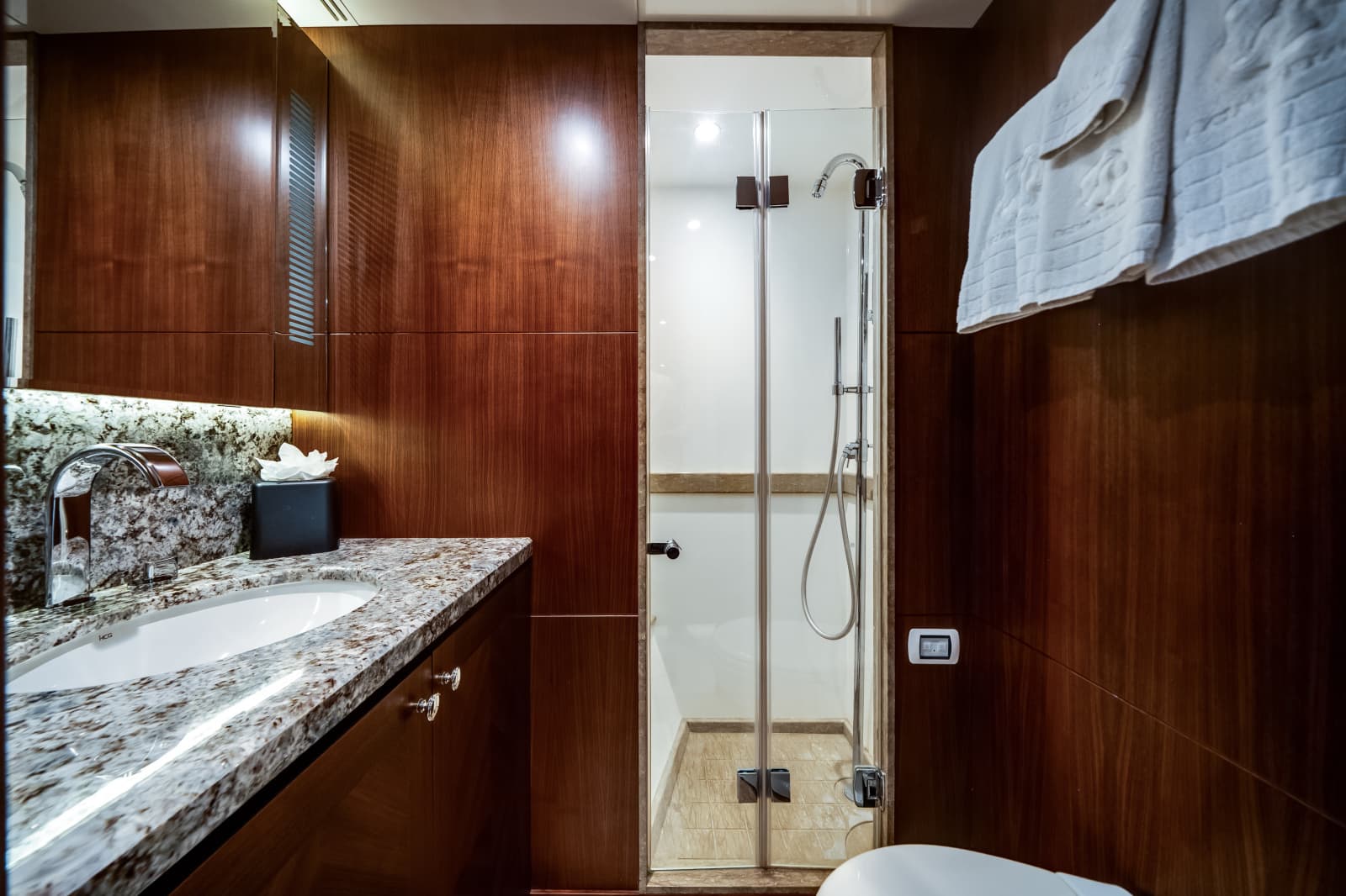 2016 Ocean Alexander 90 SKY LOUNGE - Photo 38