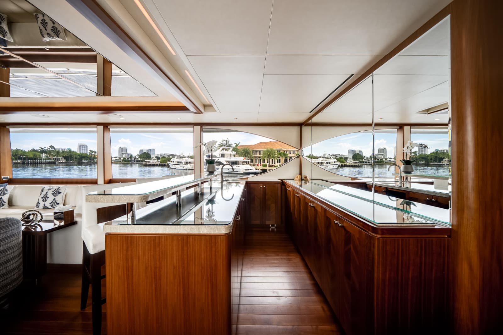 2016 Ocean Alexander 90 SKY LOUNGE - Photo 16