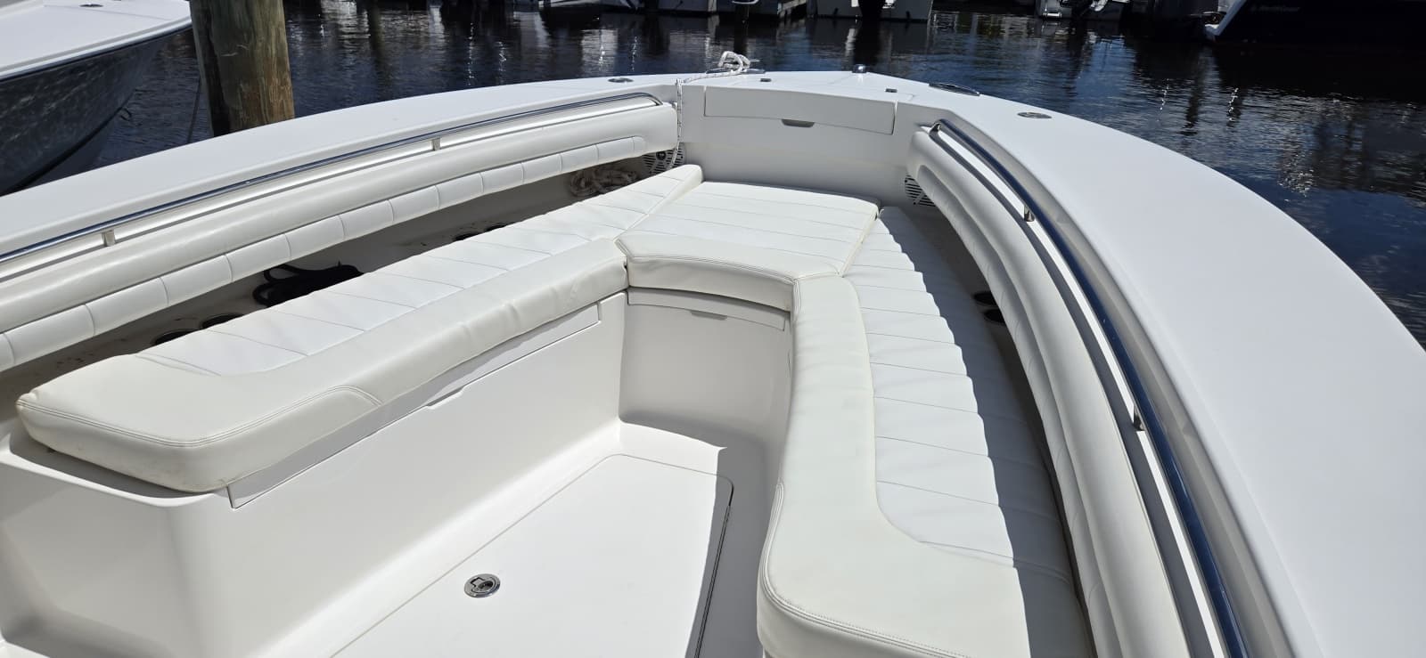 2018 Regulator 28 FS - Photo 11