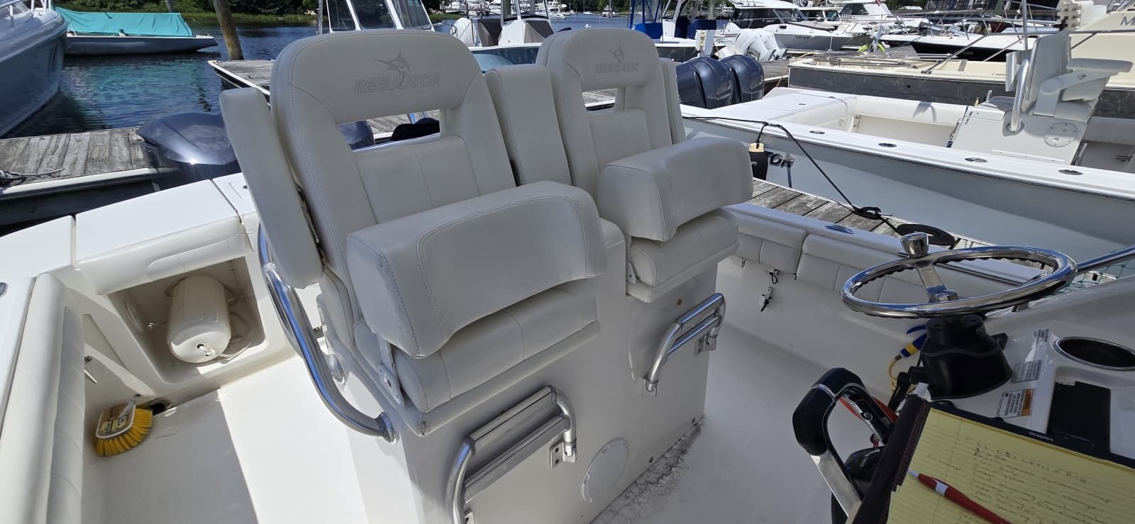 2018 Regulator 28 FS - Photo 34