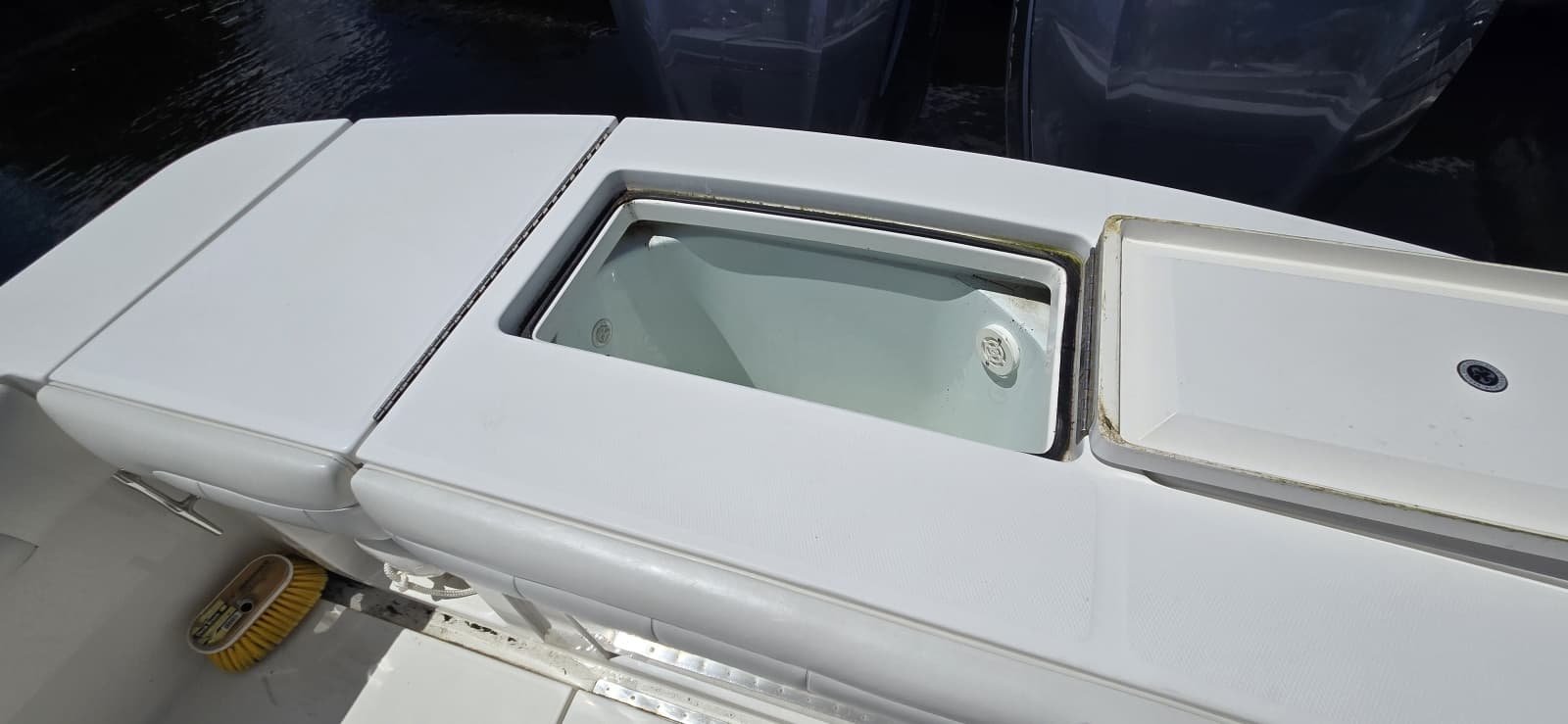 2018 Regulator 28 FS - Photo 25