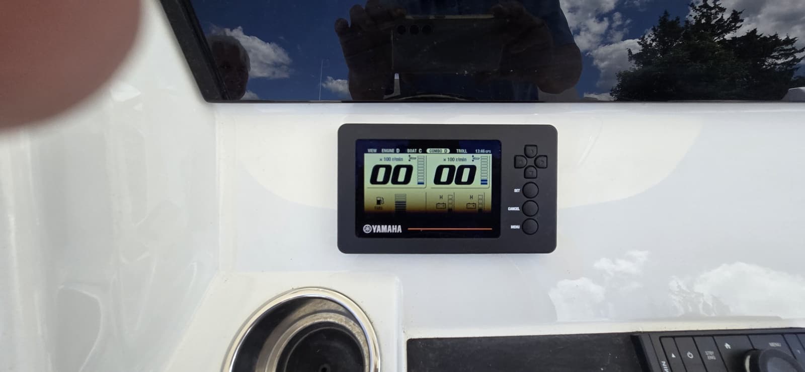 2018 Regulator 28 FS - Photo 32