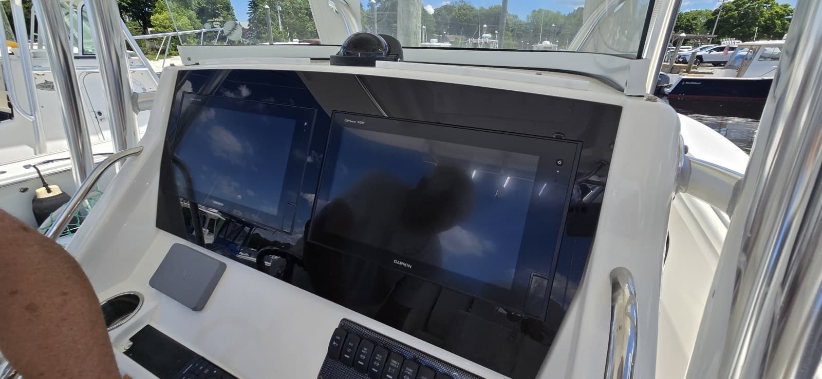 2018 Regulator 28 FS - Photo 22
