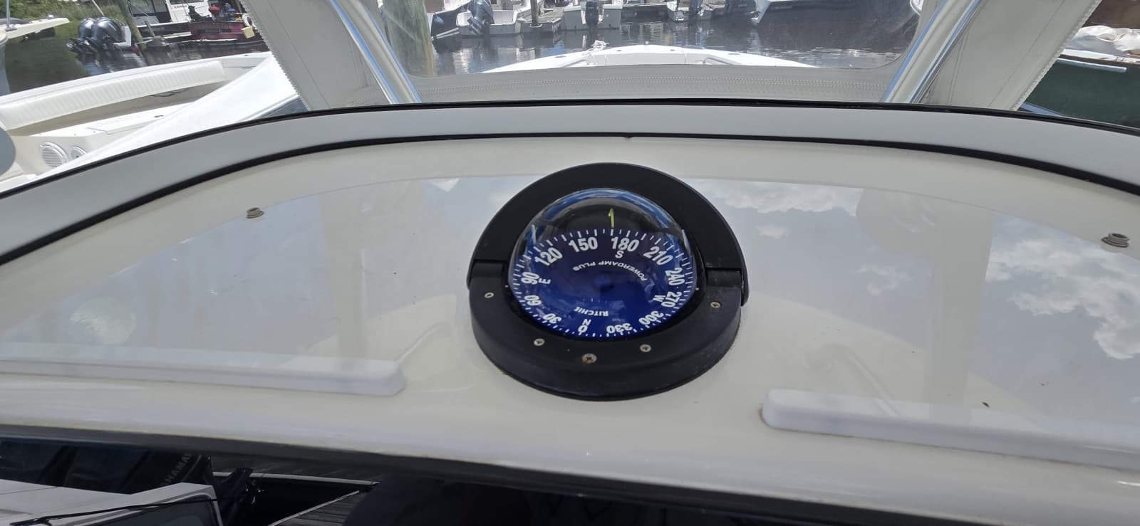 2018 Regulator 28 FS - Photo 23