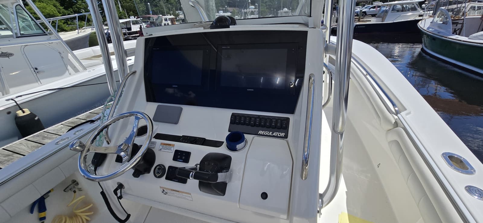 2018 Regulator 28 FS - Photo 21