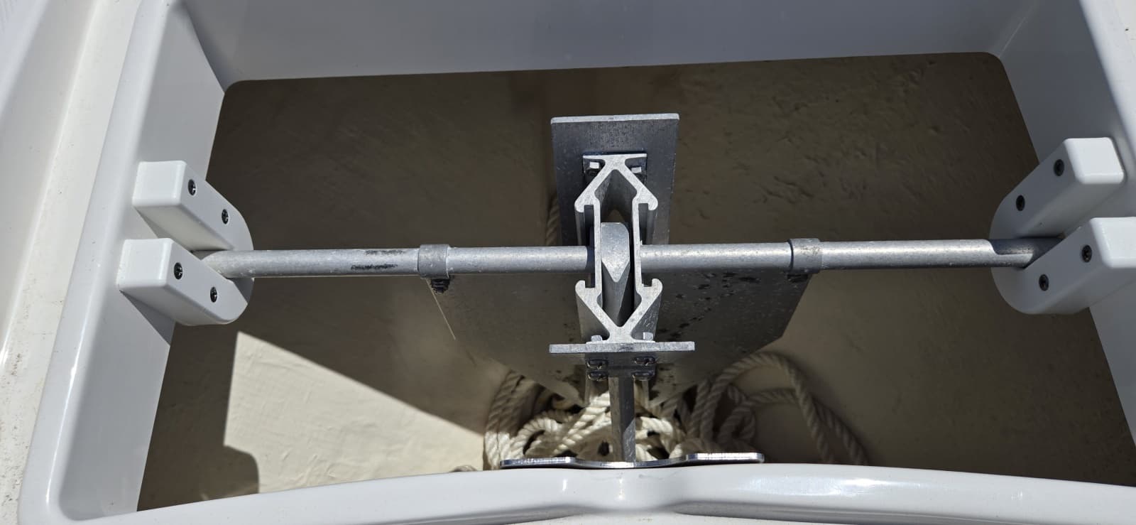 2018 Regulator 28 FS - Photo 14