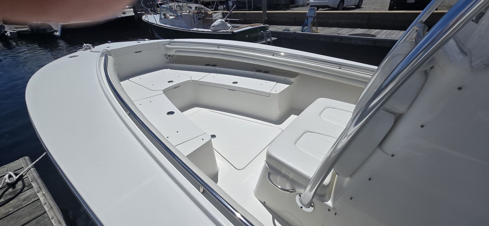 2018 Regulator 28 FS - Photo 9