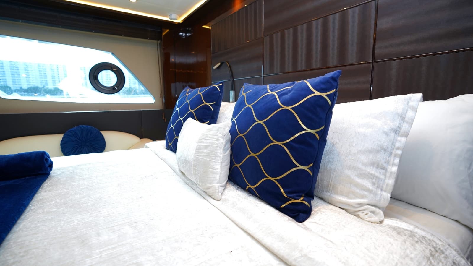 2013 Princess V72 - Photo 61