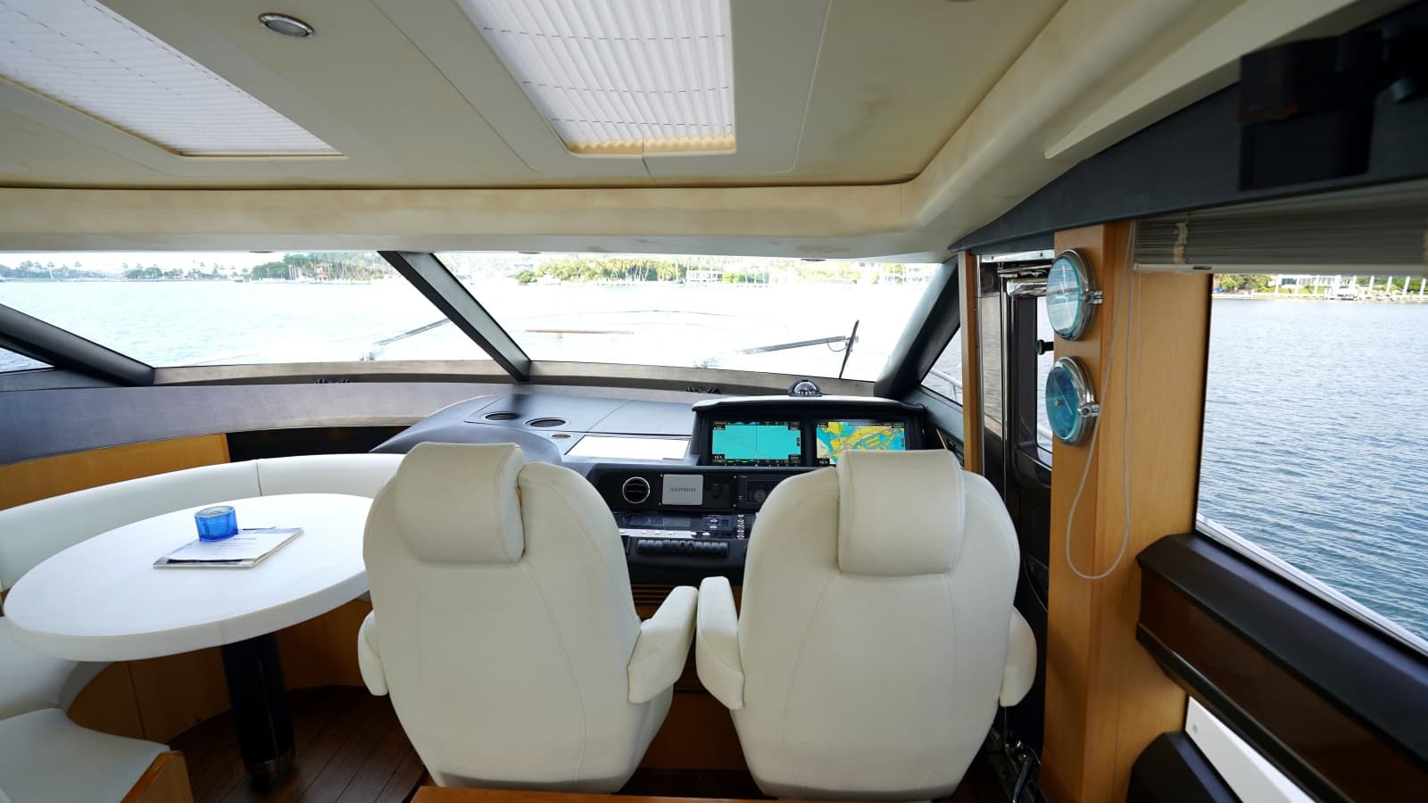 2013 Princess V72 - Photo 32