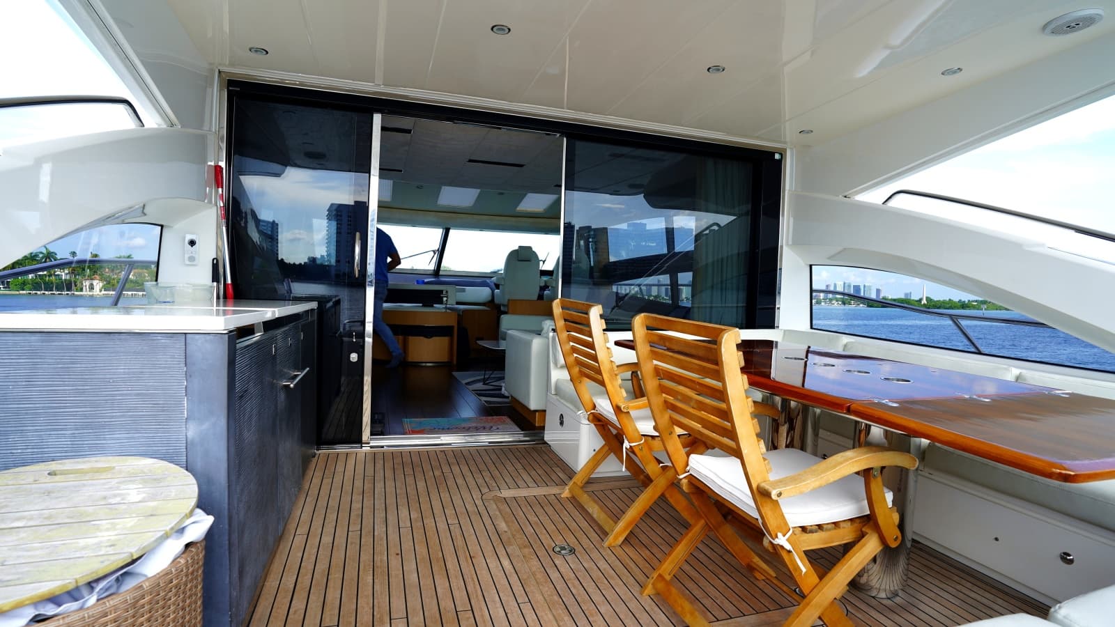 2013 Princess V72 - Photo 33