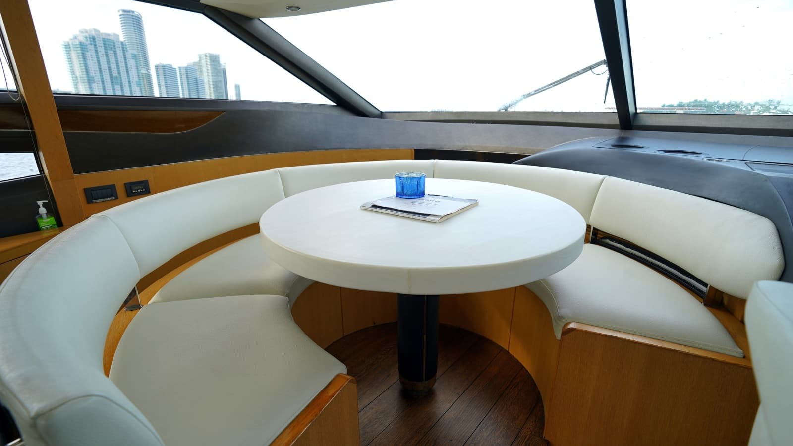 2013 Princess V72 - Photo 23