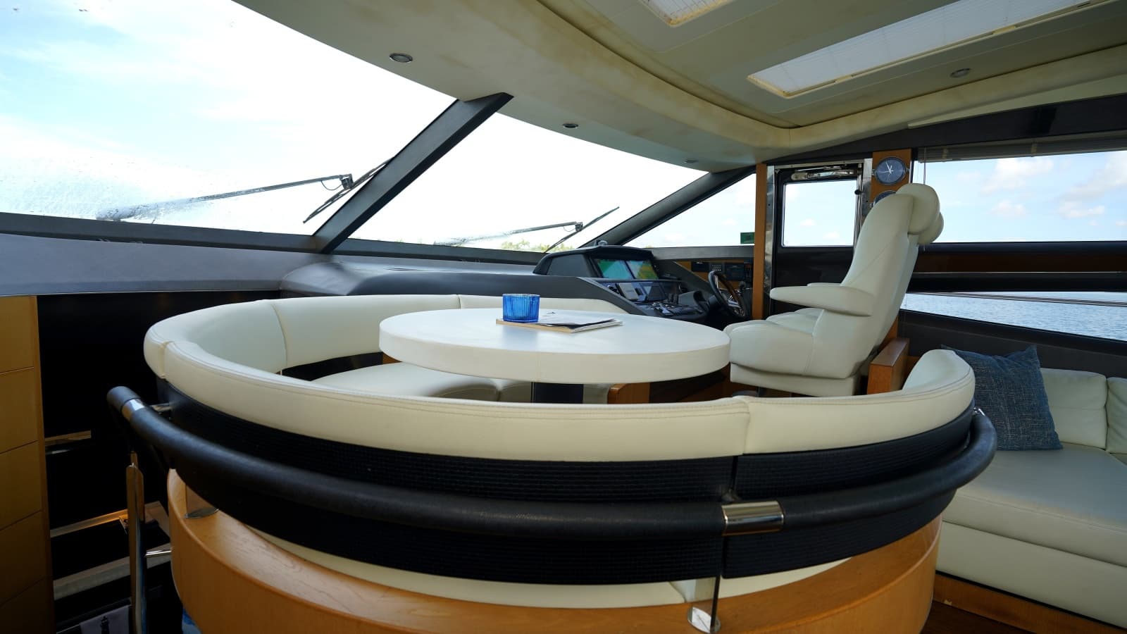 2013 Princess V72 - Photo 24