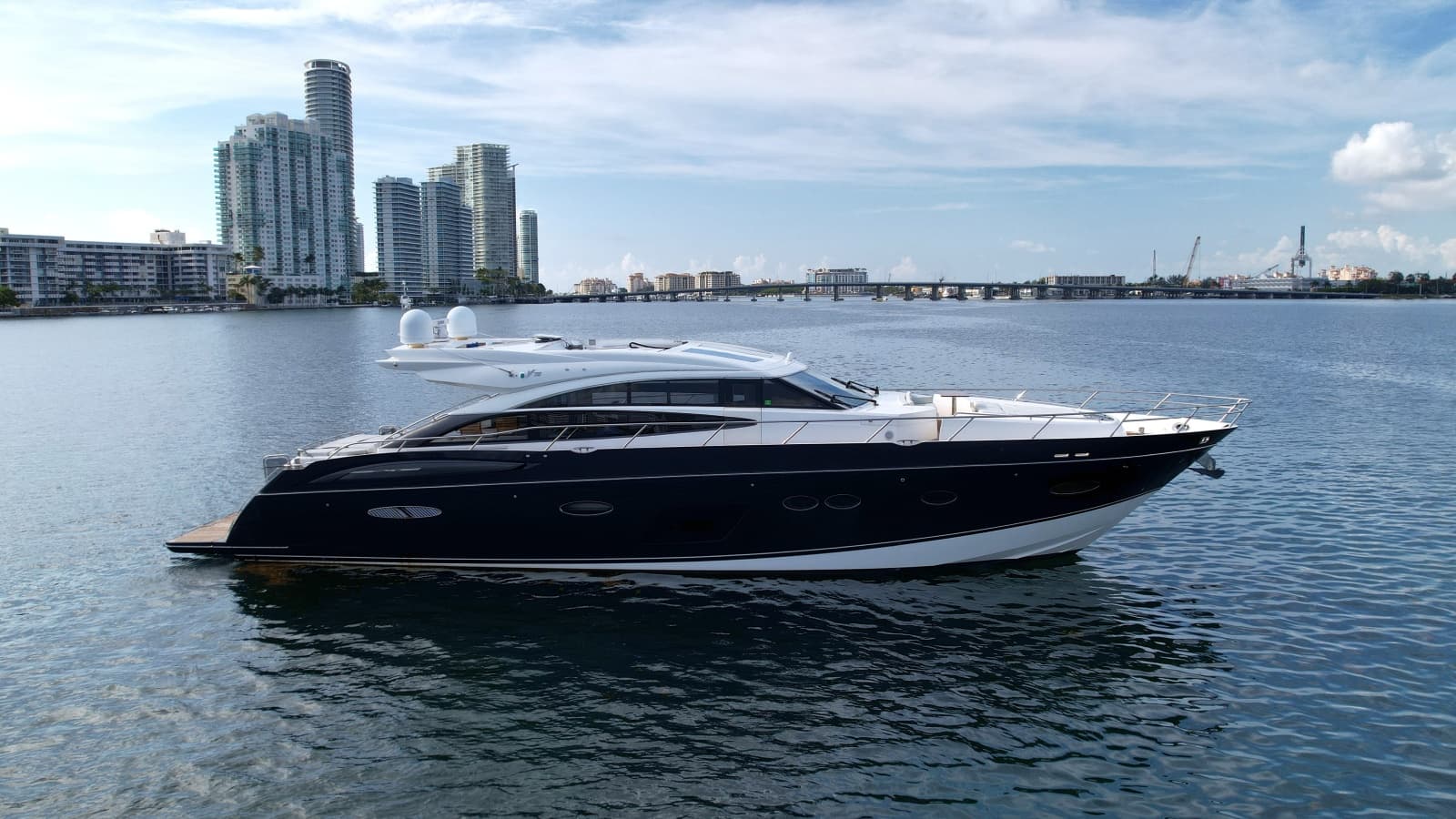2013 Princess V72 - Photo 13