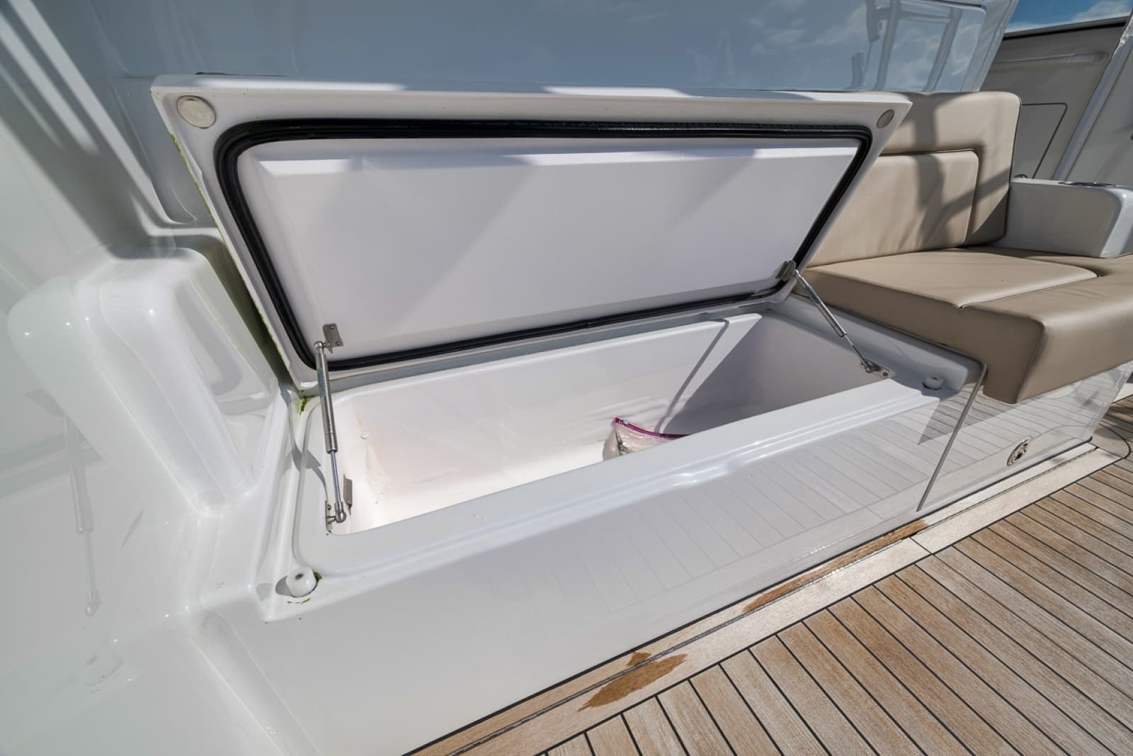 2023 Hatteras GT45X - Photo 28