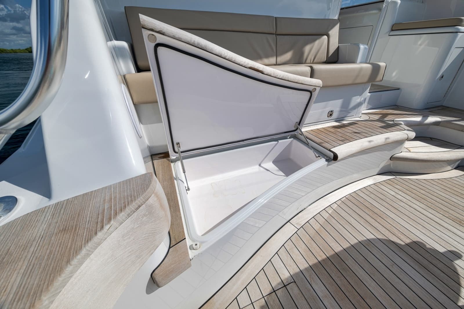 2023 Hatteras GT45X - Photo 27