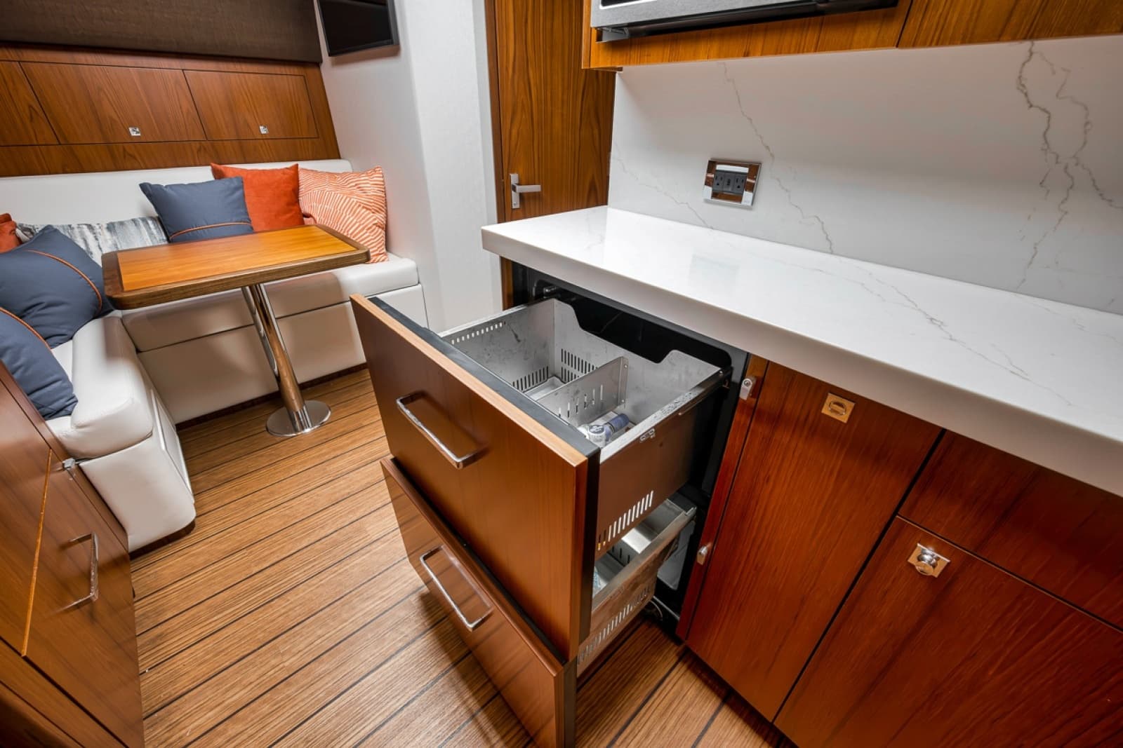 2023 Hatteras GT45X - Photo 50