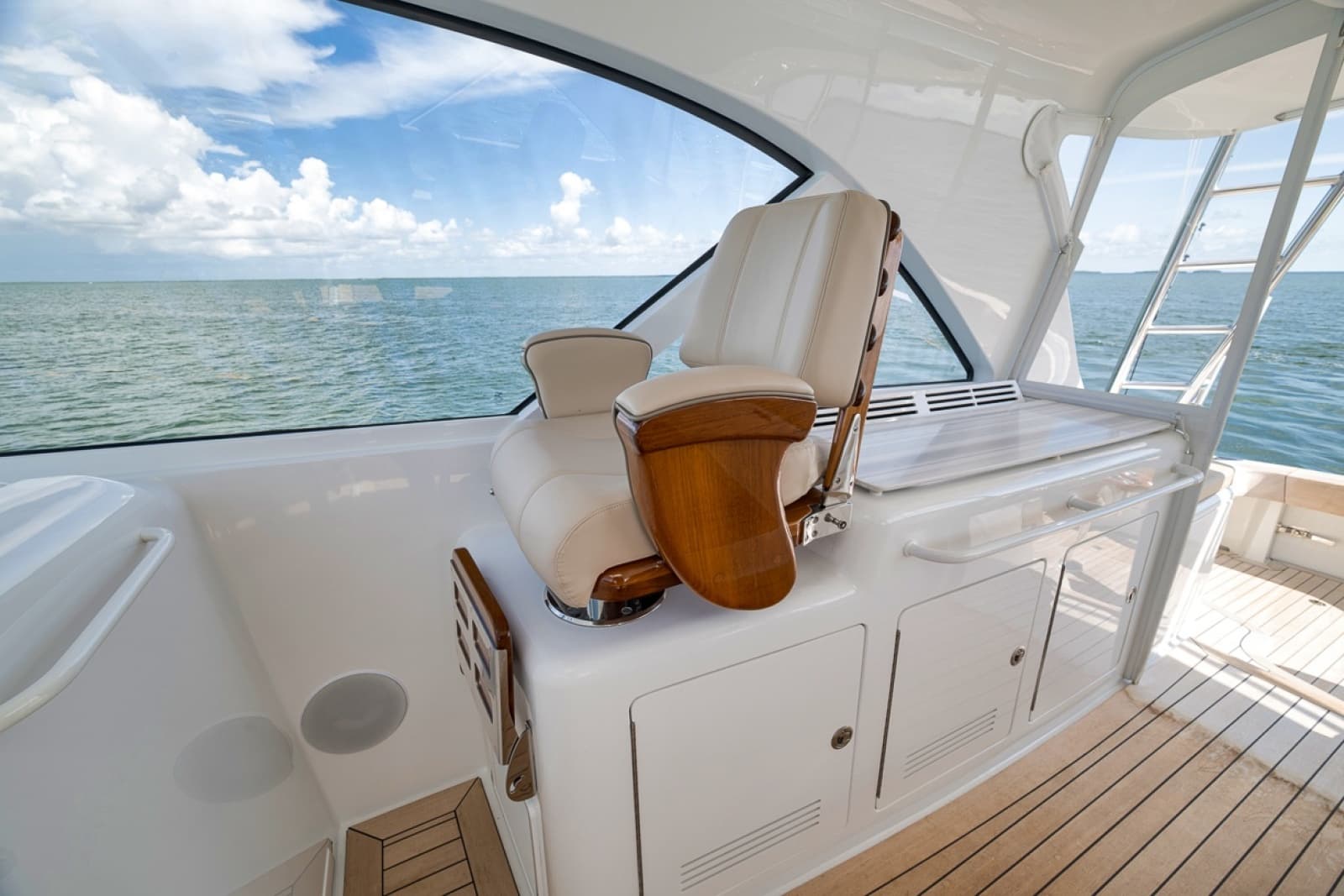 2023 Hatteras GT45X - Photo 38