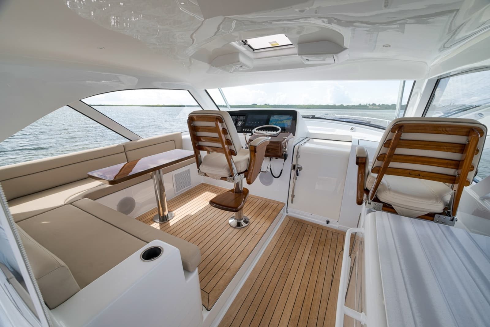 2023 Hatteras GT45X - Photo 33