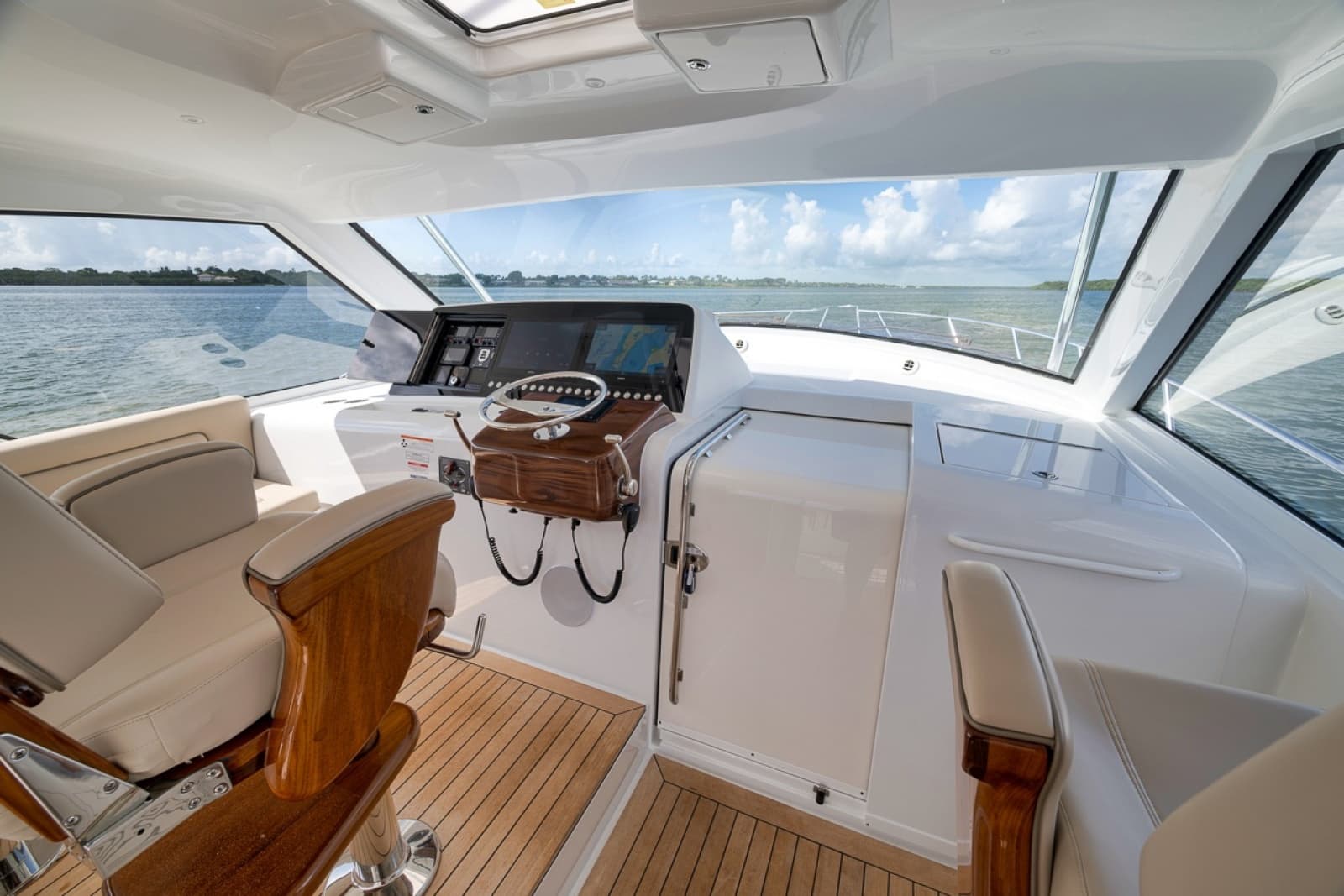 2023 Hatteras GT45X - Photo 35