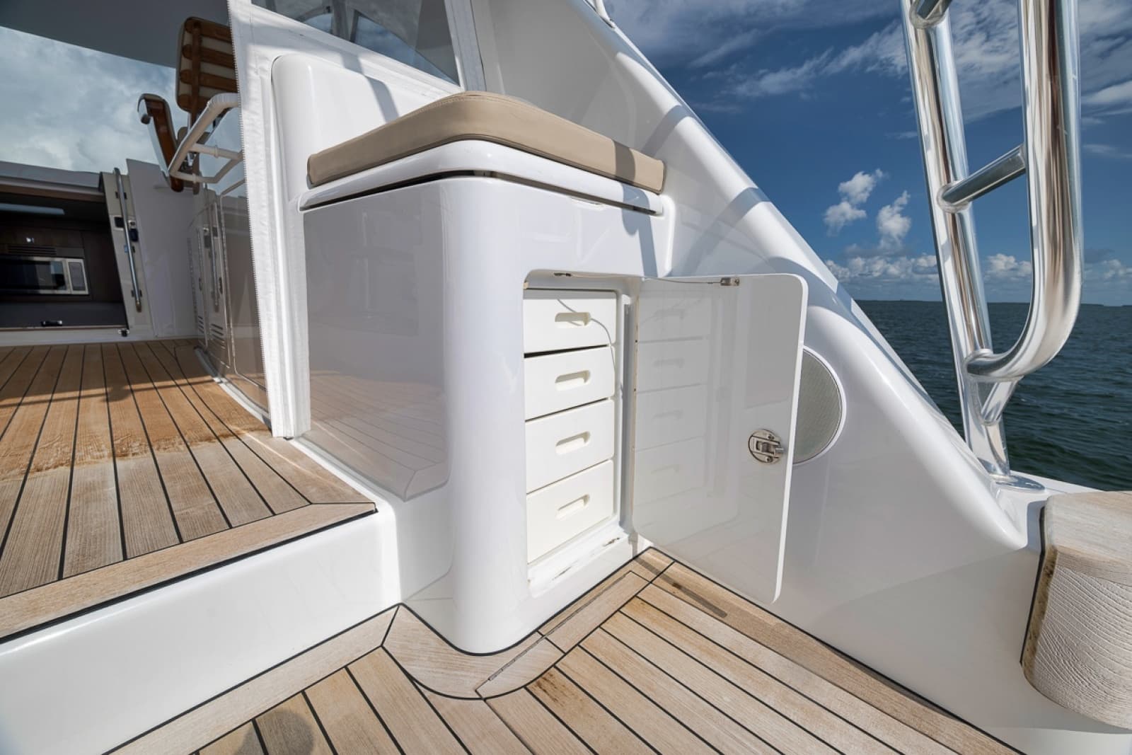 2023 Hatteras GT45X - Photo 30