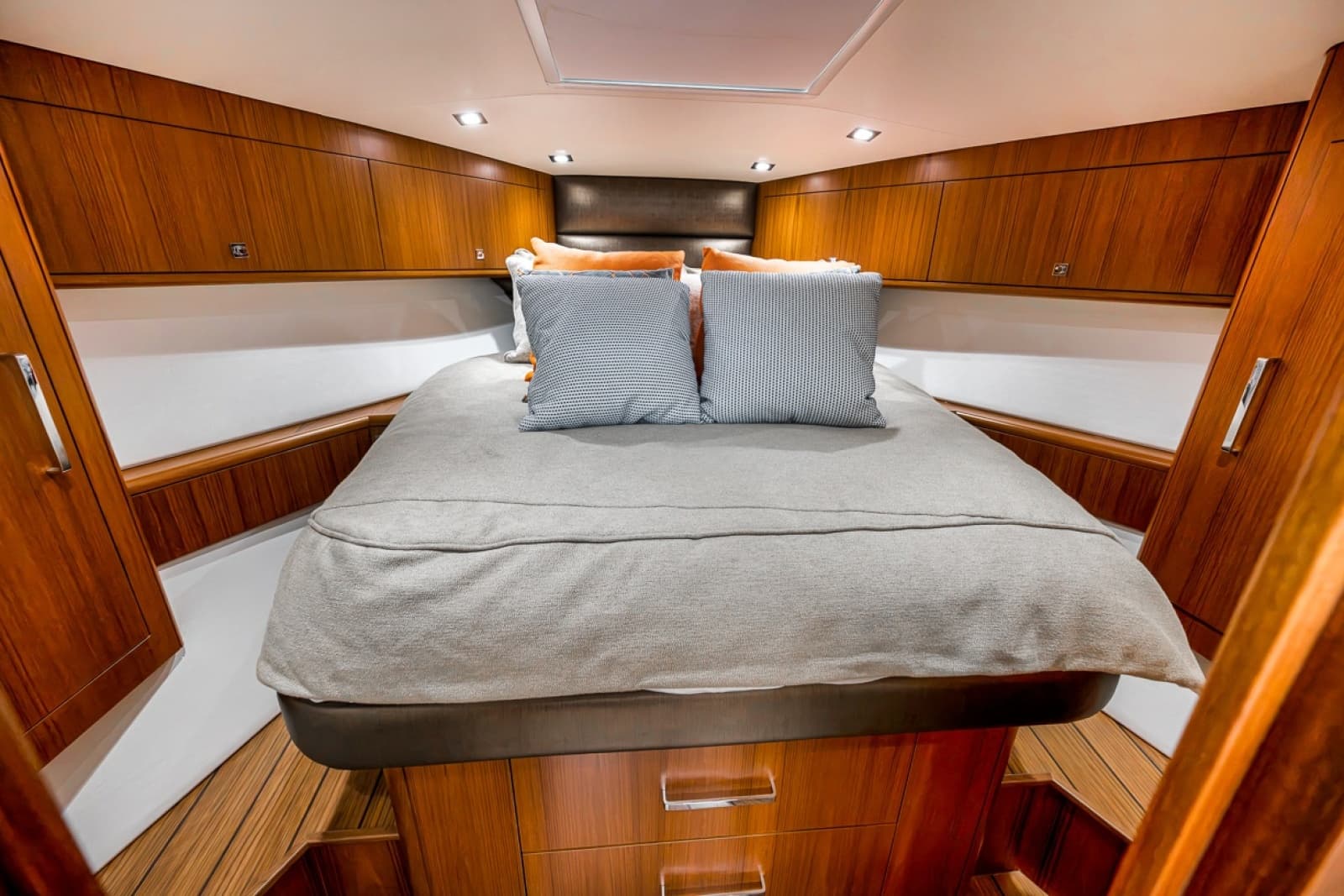 2023 Hatteras GT45X - Photo 55