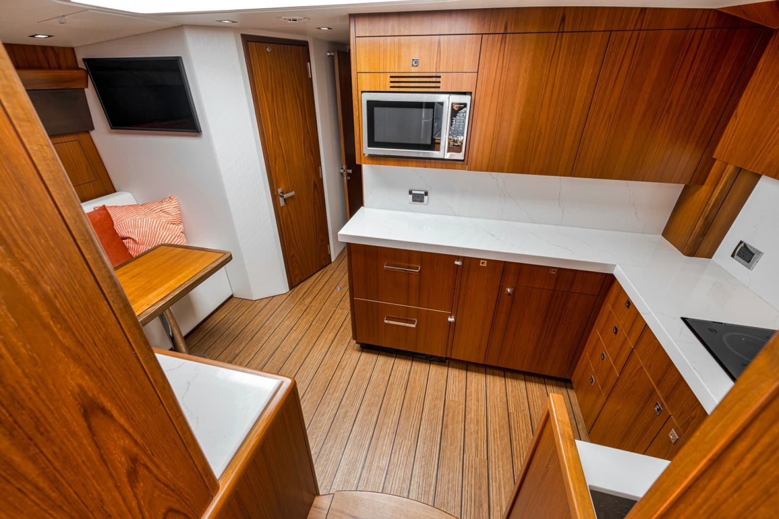2023 Hatteras GT45X - Photo 46