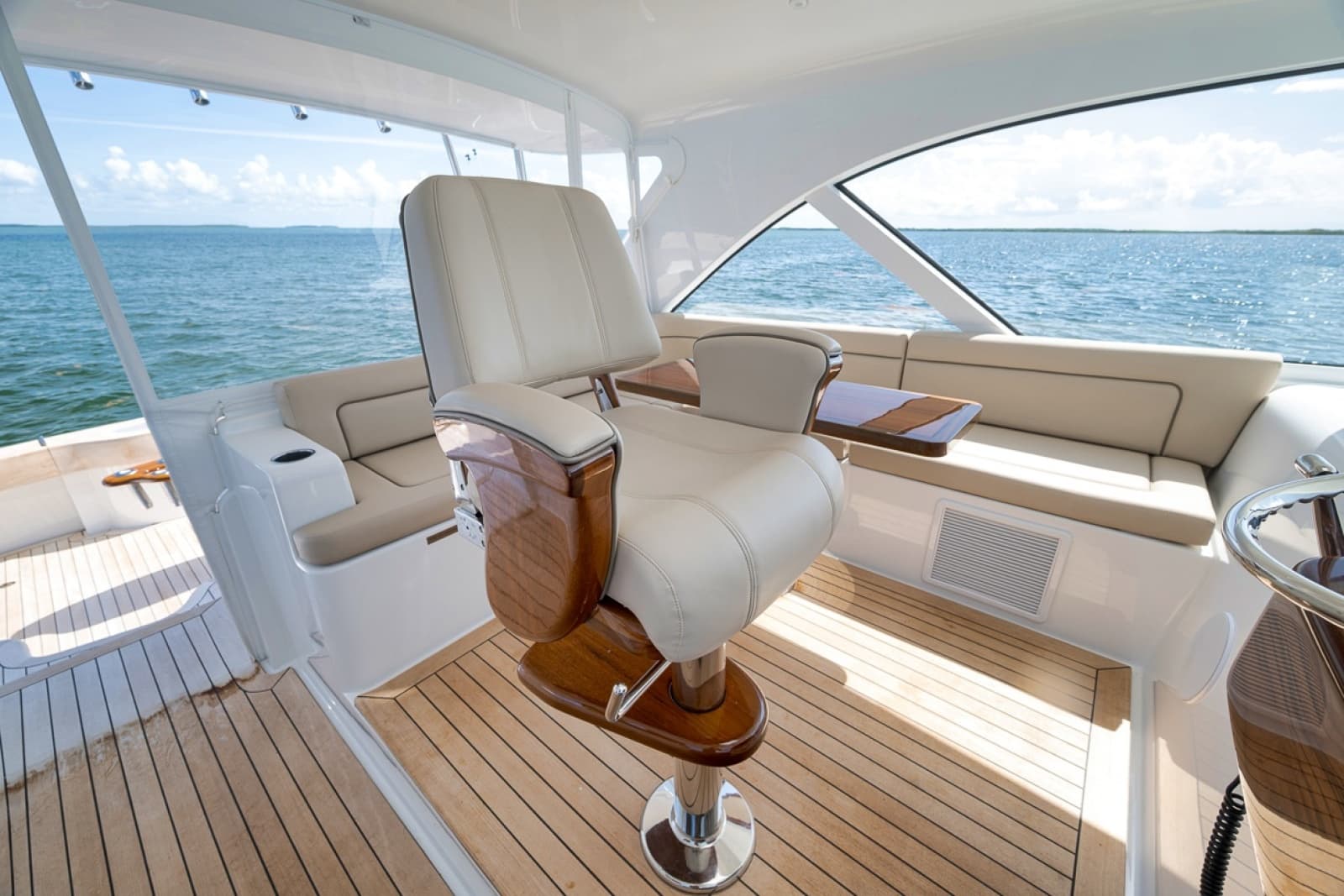 2023 Hatteras GT45X - Photo 45