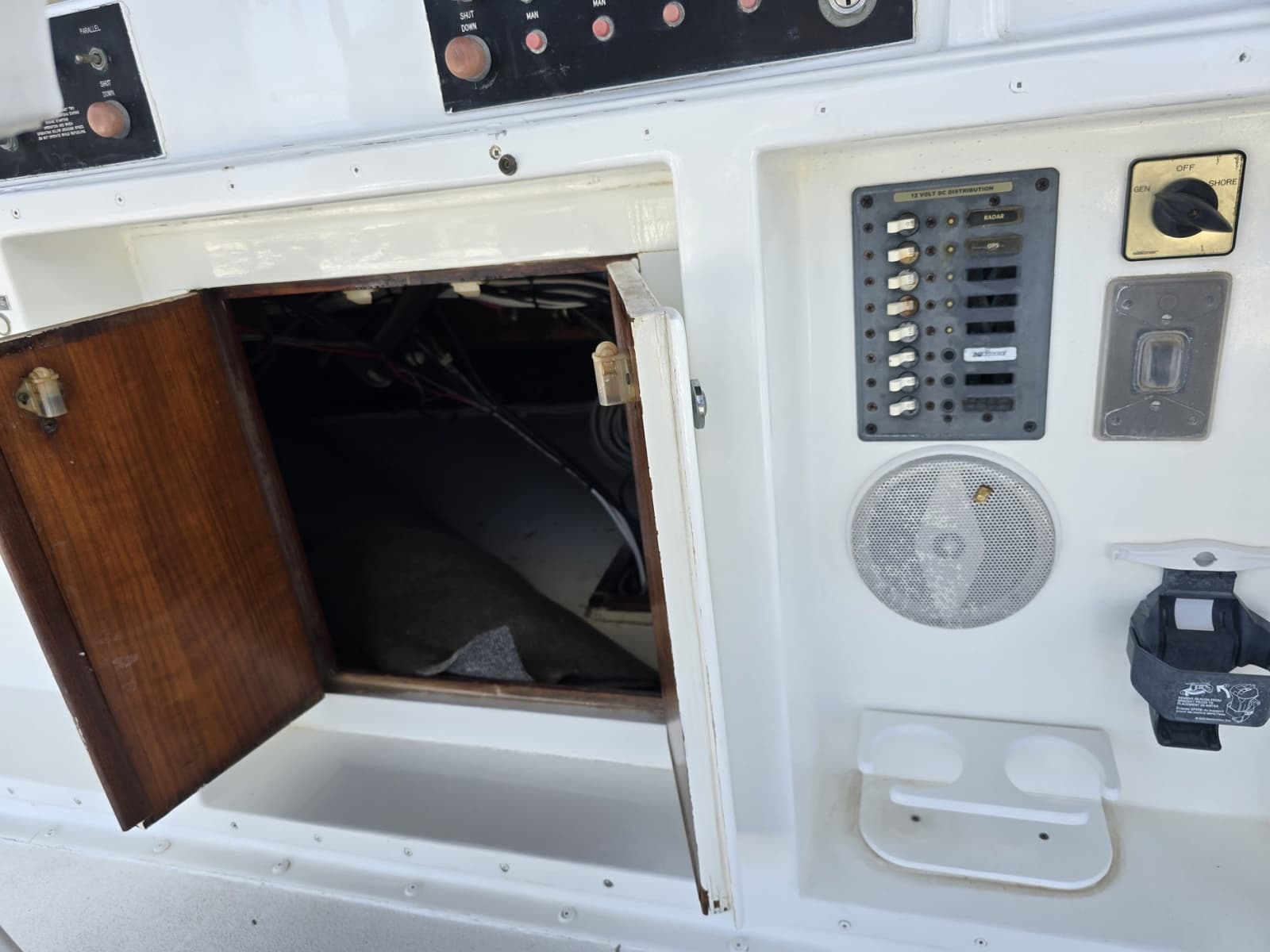 1978 Hatteras 53 Convertible - Photo 18