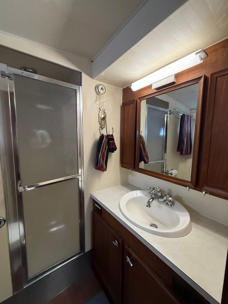 1978 Hatteras 53 Convertible - Photo 40