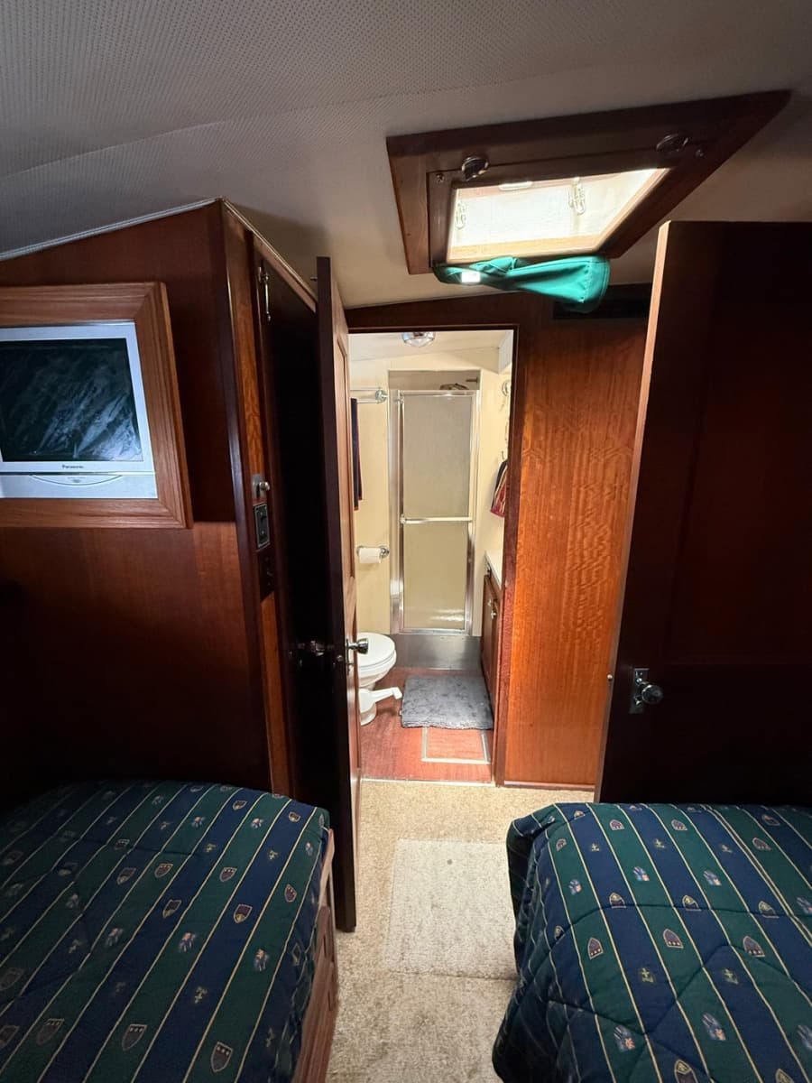 1978 Hatteras 53 Convertible - Photo 38