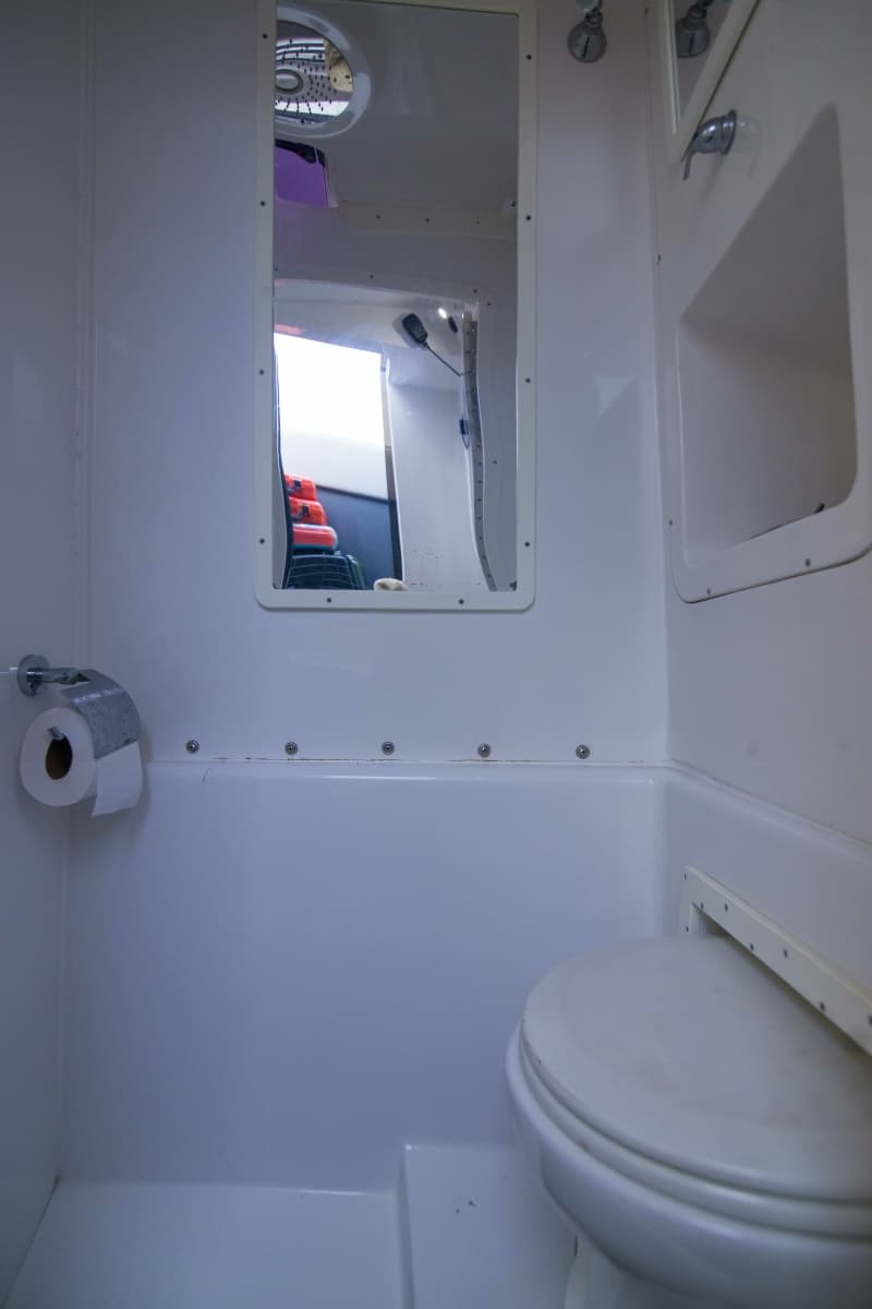 2019 Midnight Express 43 Open - Photo 15
