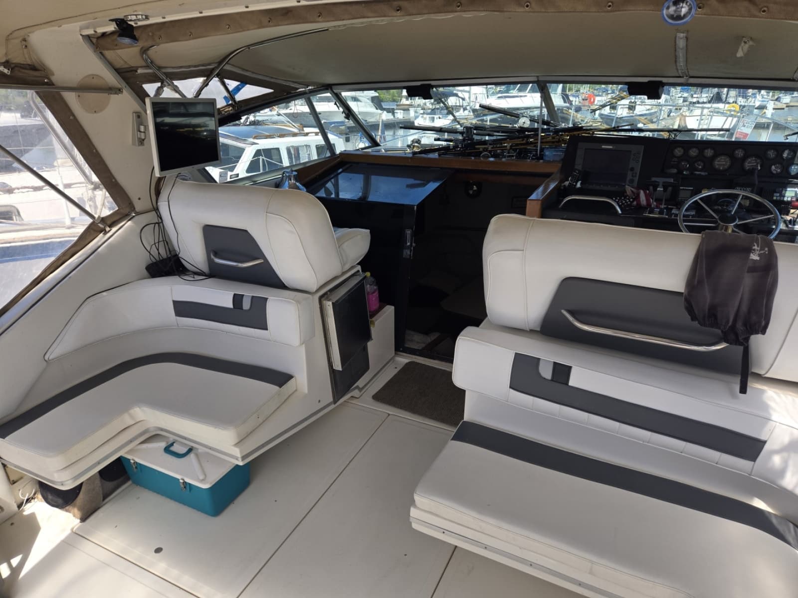 1991 Sea Ray 390 Express - Photo 3