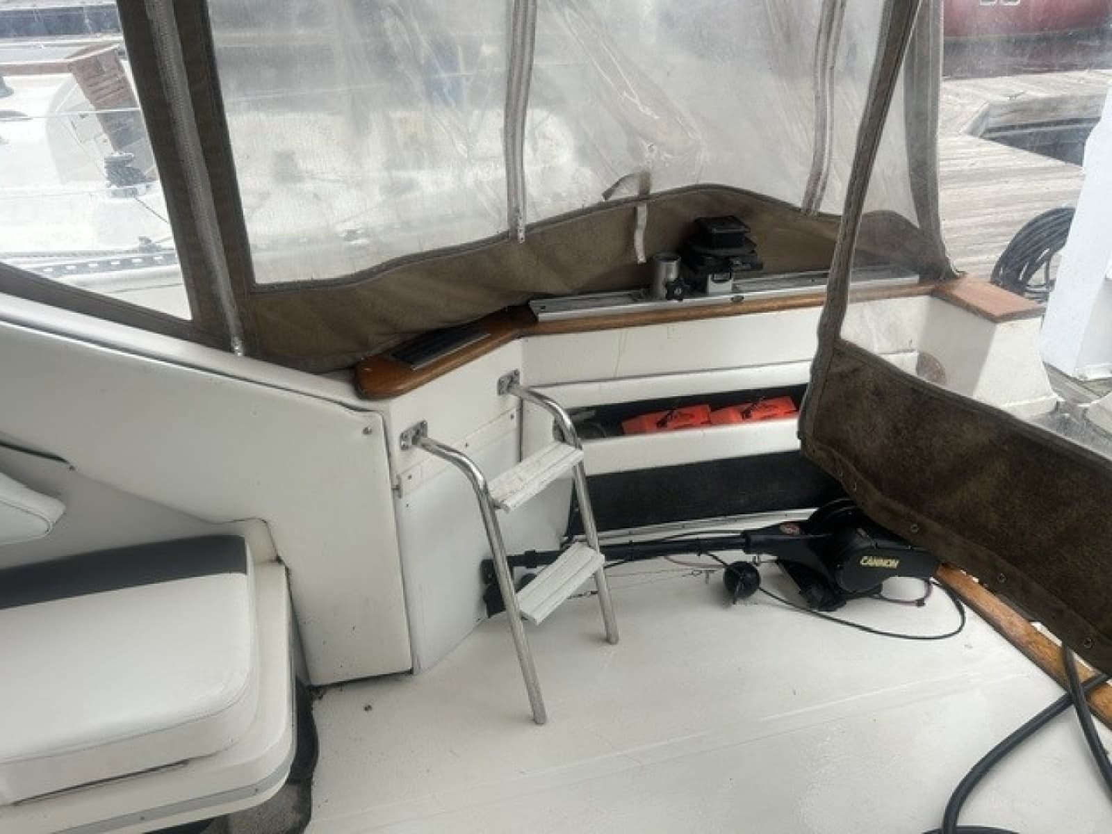 1991 Sea Ray 390 Express - Photo 24