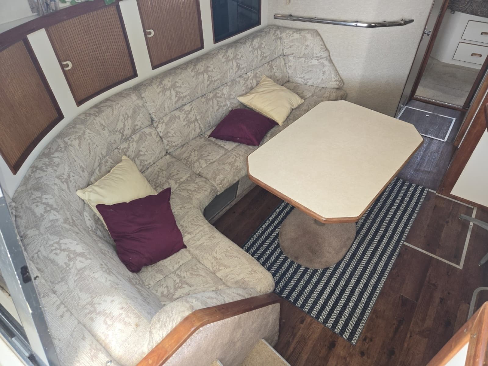 1991 Sea Ray 390 Express - Photo 9