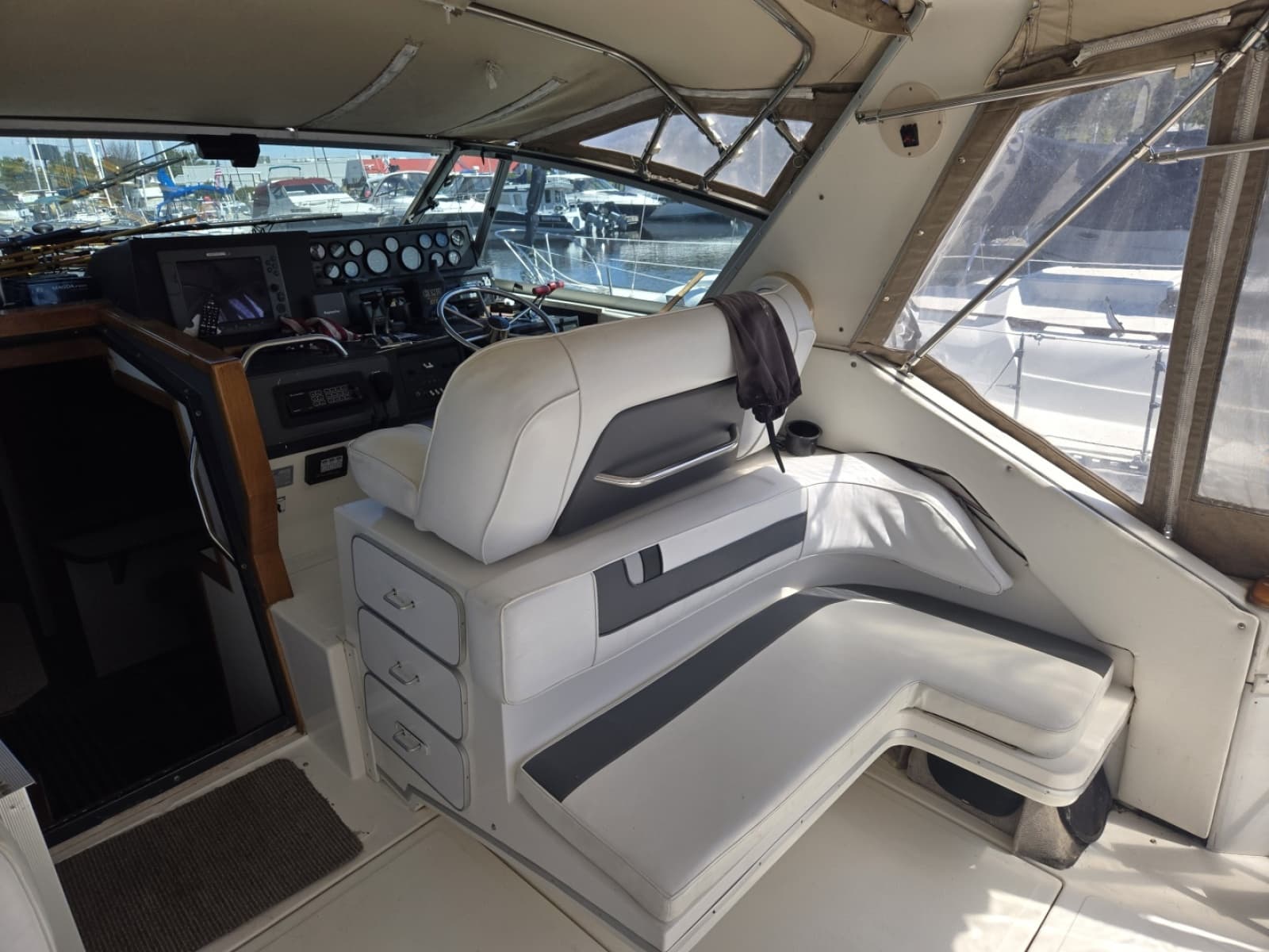 1991 Sea Ray 390 Express - Photo 4