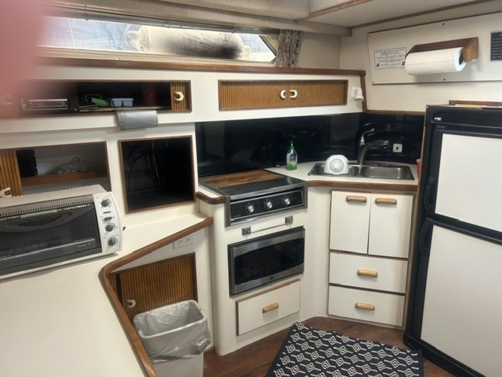 1991 Sea Ray 390 Express - Photo 28