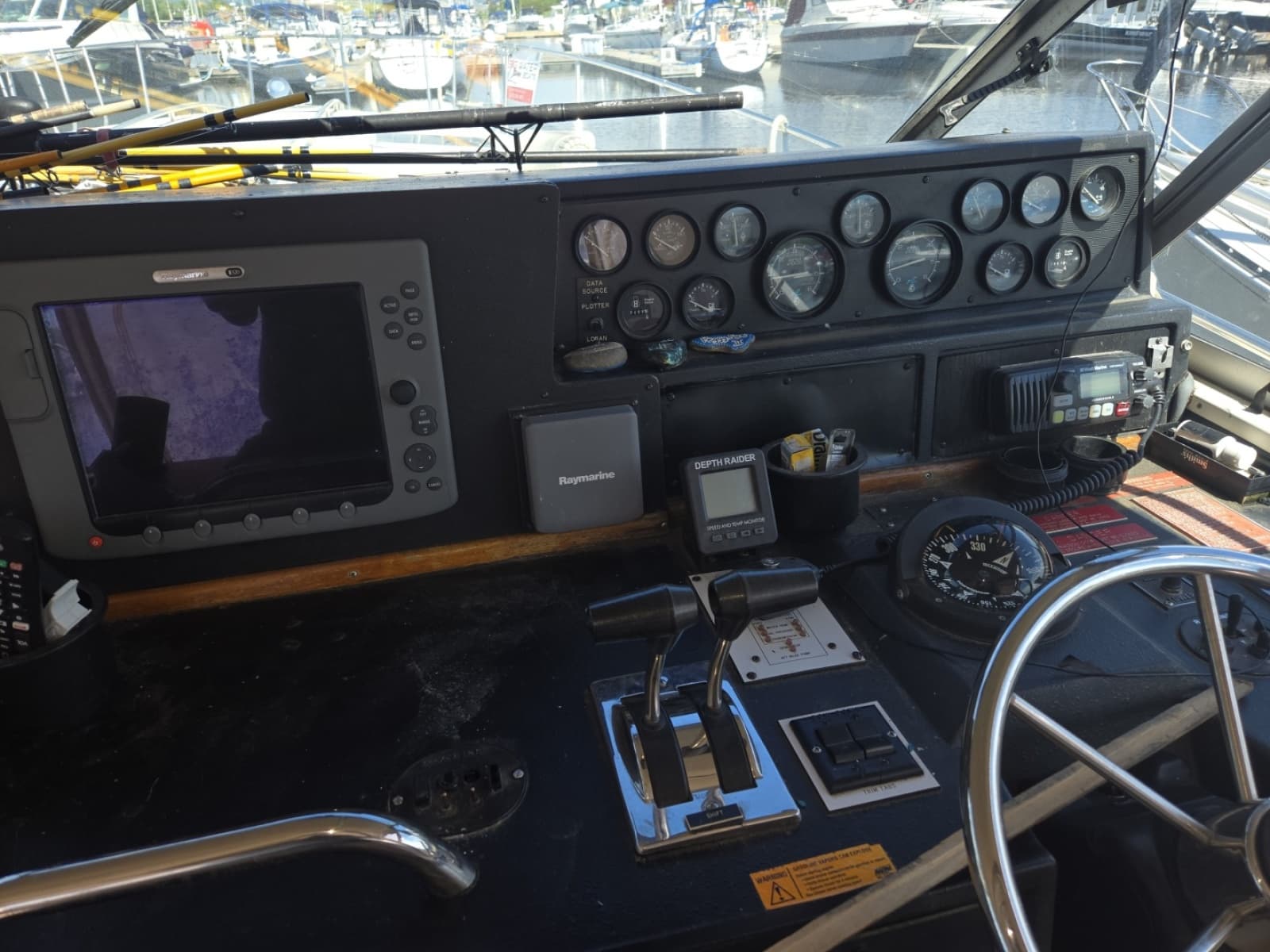 1991 Sea Ray 390 Express - Photo 5