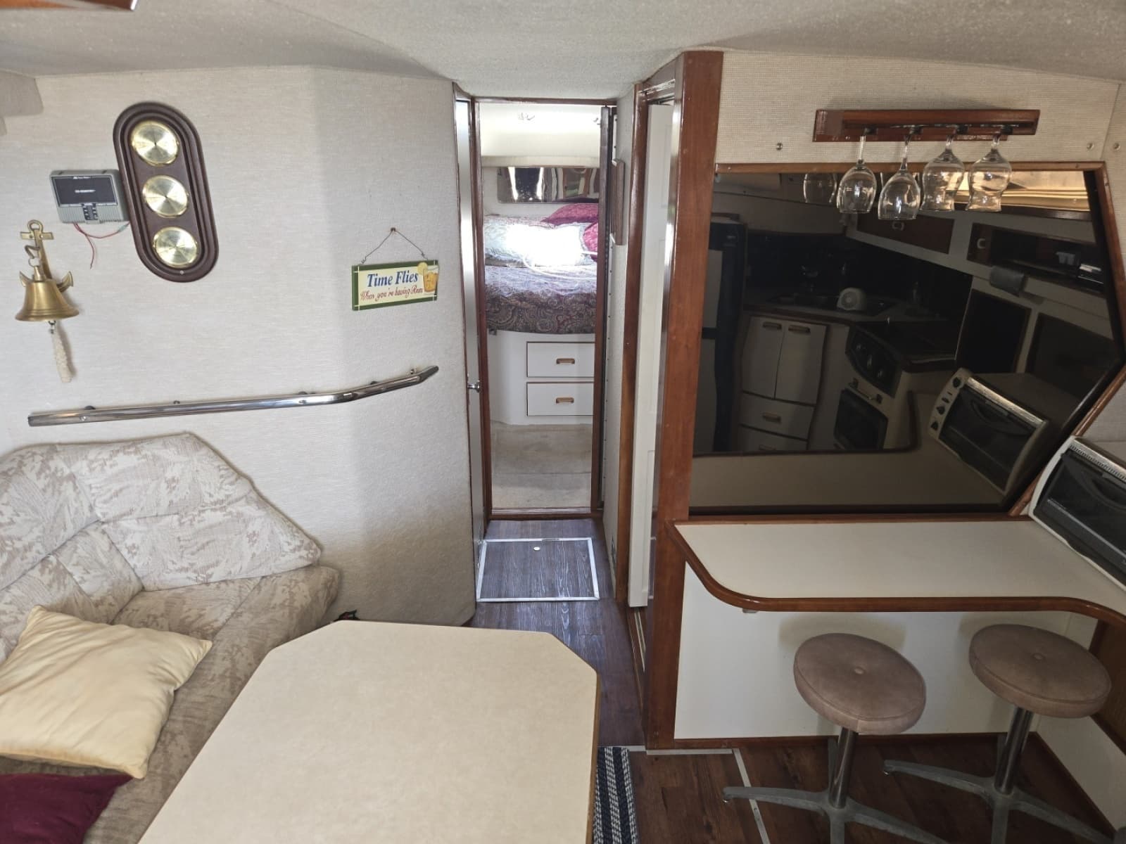 1991 Sea Ray 390 Express - Photo 11