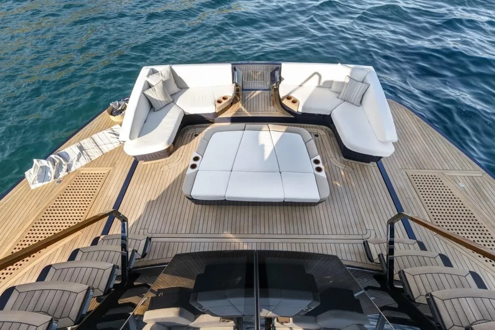 2023 Lazzara Yachts  - Photo 6