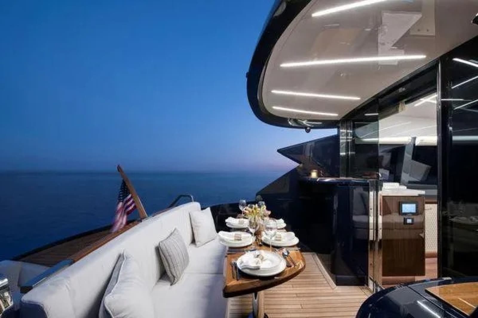 2023 Lazzara Yachts  - Photo 8