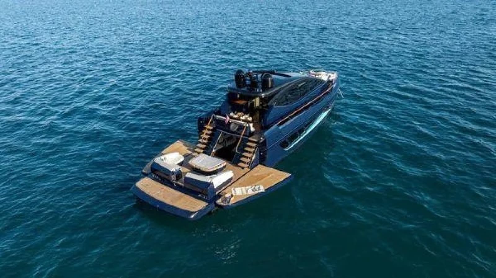 2023 Lazzara Yachts  - Photo 2