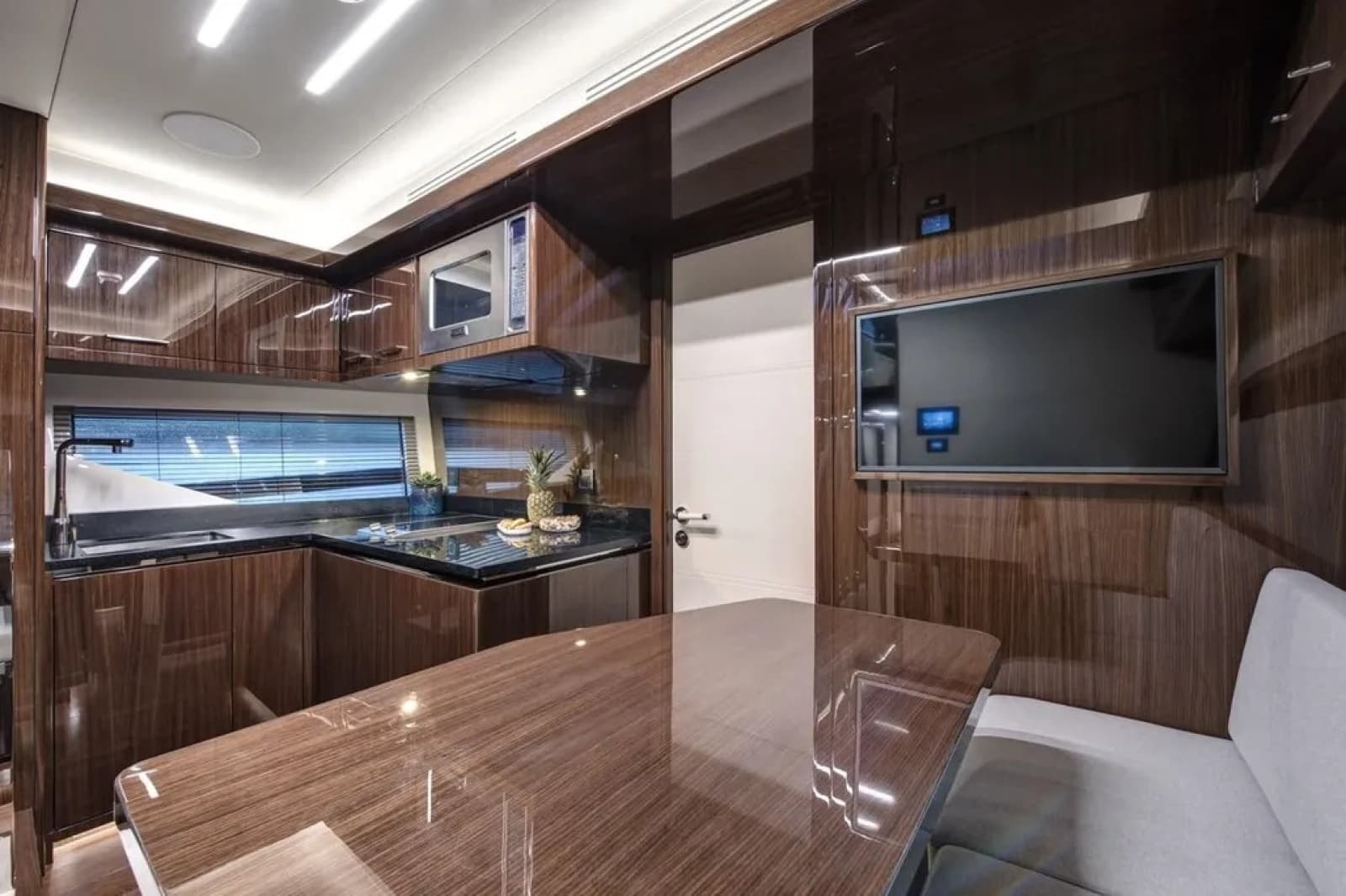 2023 Lazzara Yachts  - Photo 21