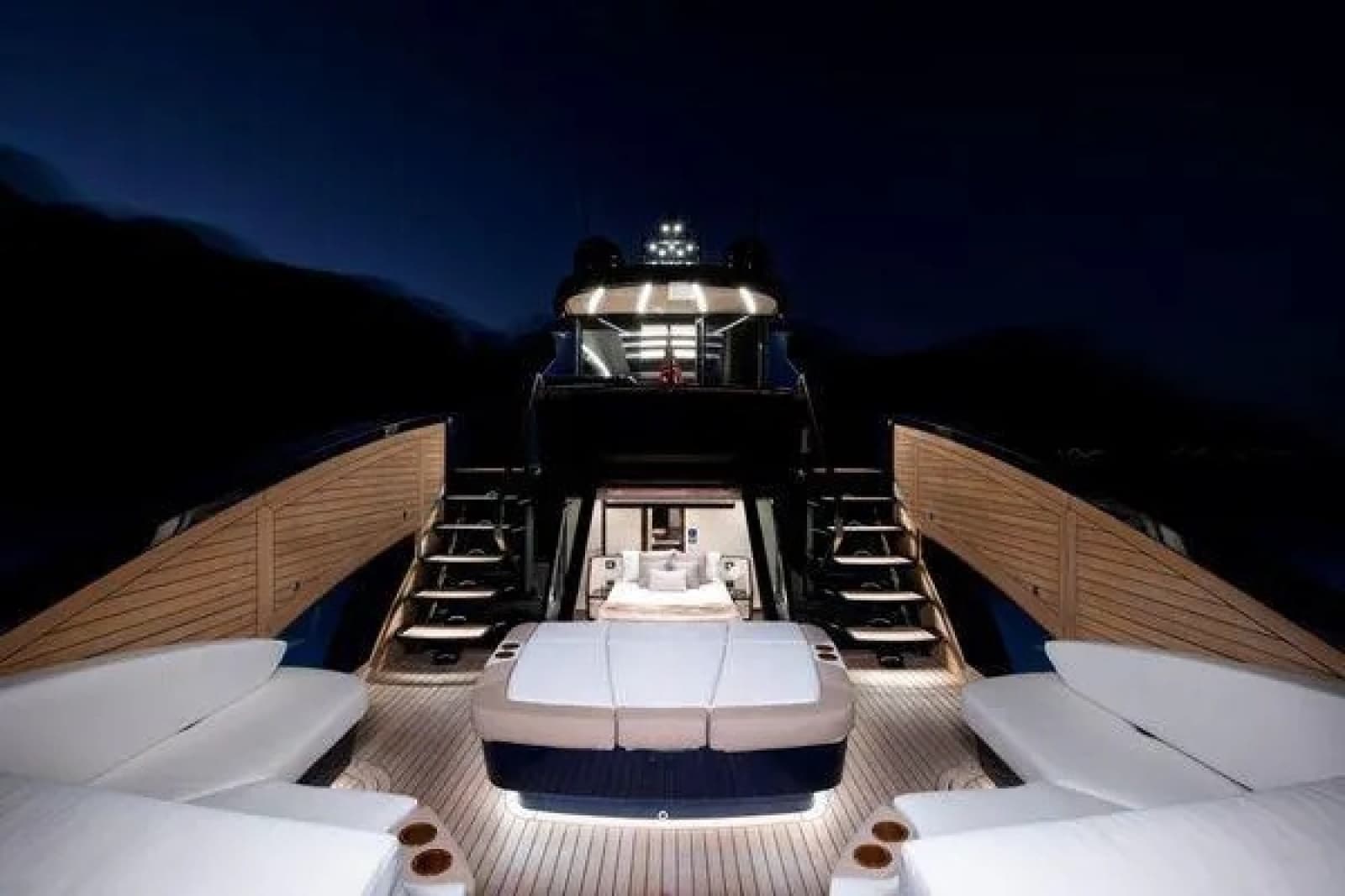 2023 Lazzara Yachts  - Photo 10
